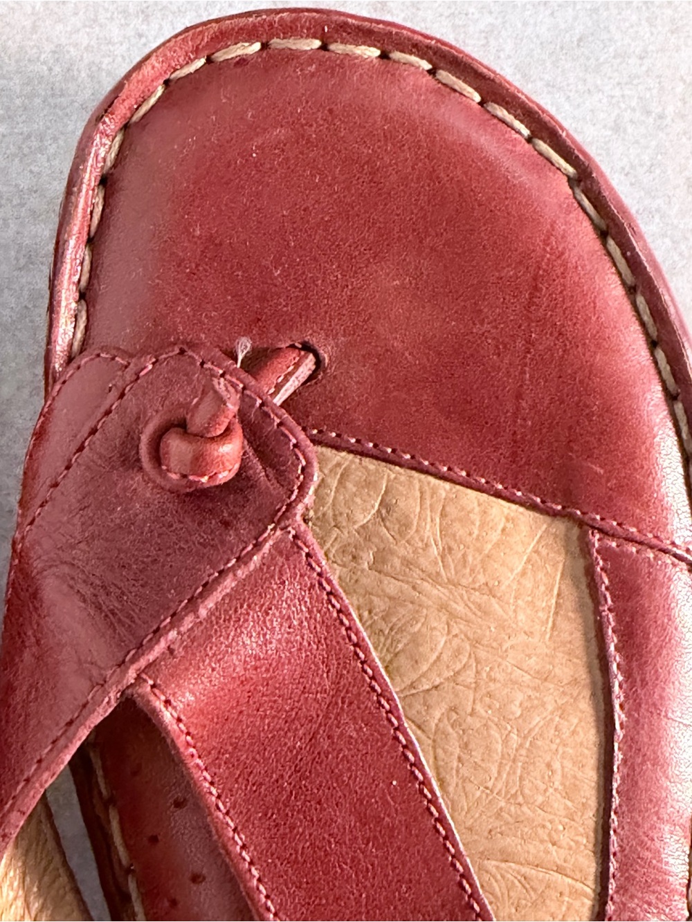 Born Women's Red Leather Thong Slide Sandals - Picture 4 of 10